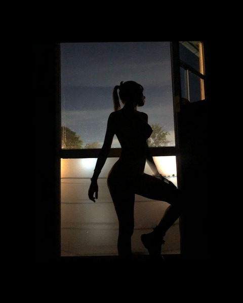 Agustina Tana @aguztana cover picture