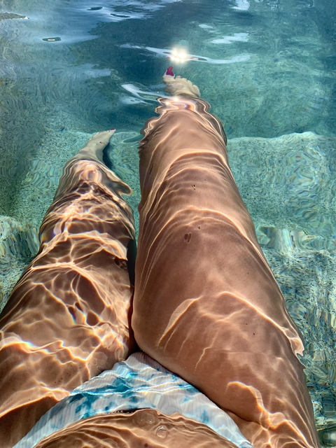 Girl with no face @alana_21 cover picture