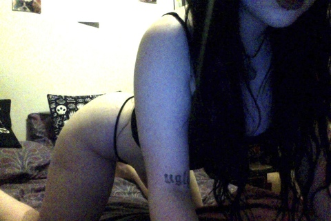 Amy-Lou @analg0th cover picture