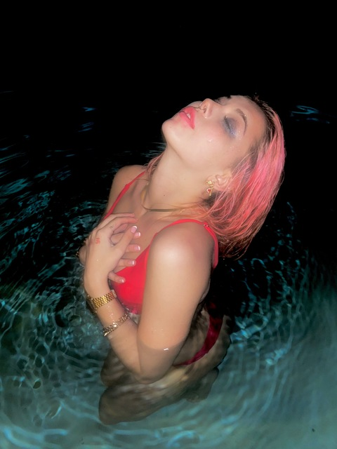 Anna Hardy @annah4rdy cover picture