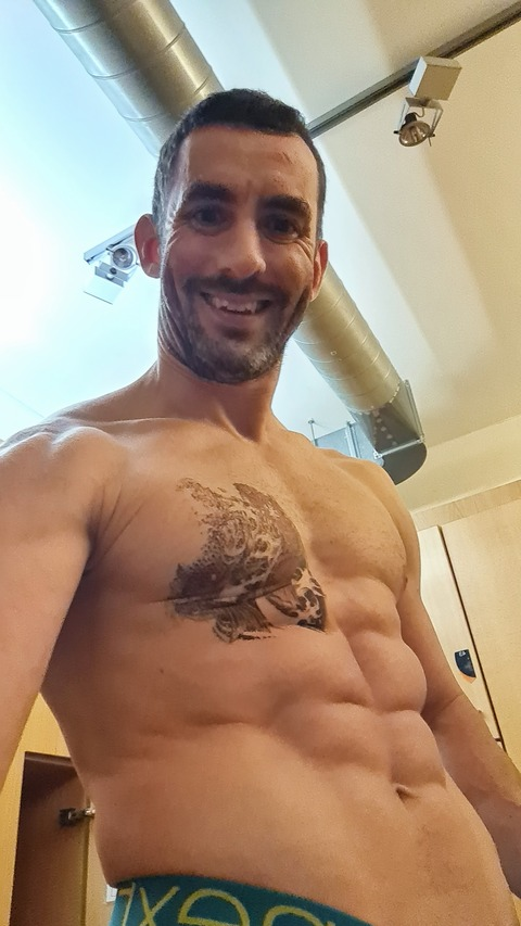 Alex C @aquadad cover picture