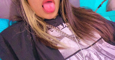 Ash @ashleyonlyf4ns cover picture