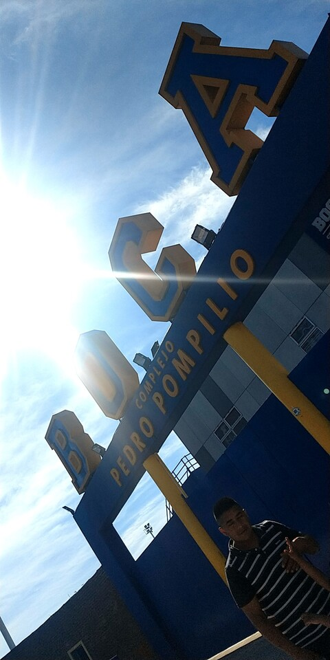 Lara @aylen cover picture