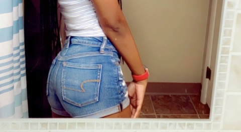 Aysia @aysiaa cover picture