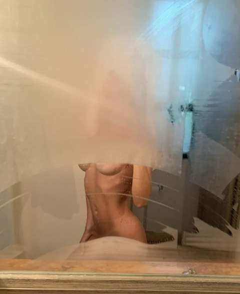 Christinne @babychristinne cover picture