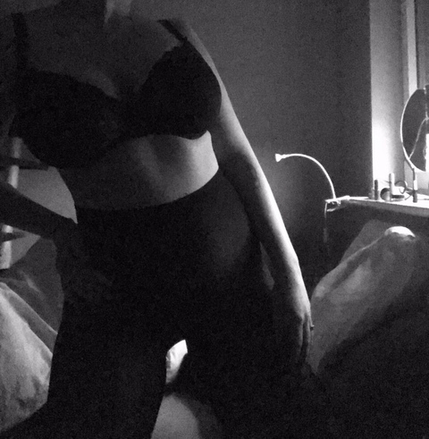 Titi @babytiti cover picture