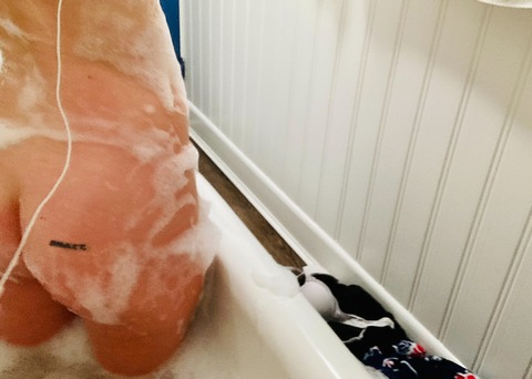 kelly lebroke @bathsketball cover picture