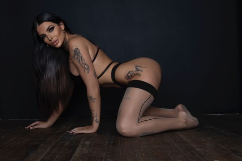 Bella Lola @bellalo cover picture