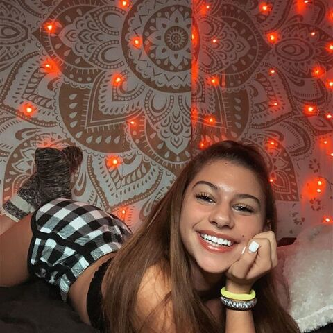 CarlieeMarieee @carlieemarieee cover picture