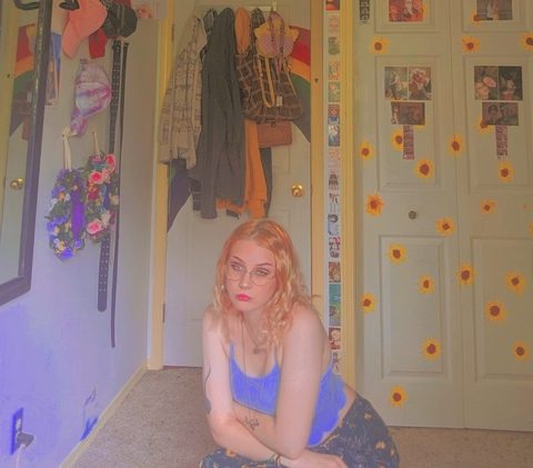 Dee @clown cover picture