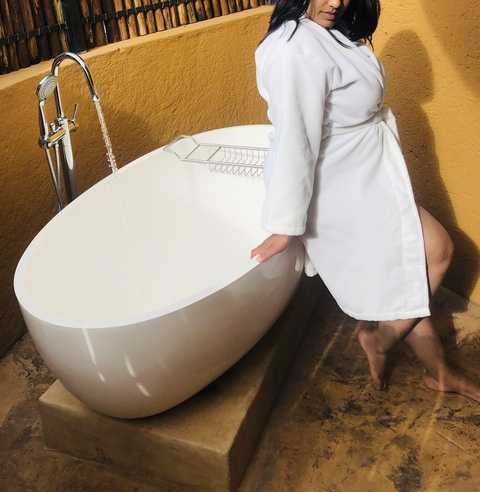 Courtney @courtneyfetish cover picture