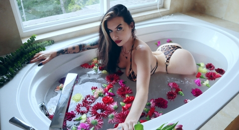 Cubbi Thompson @cubbixoxo cover picture