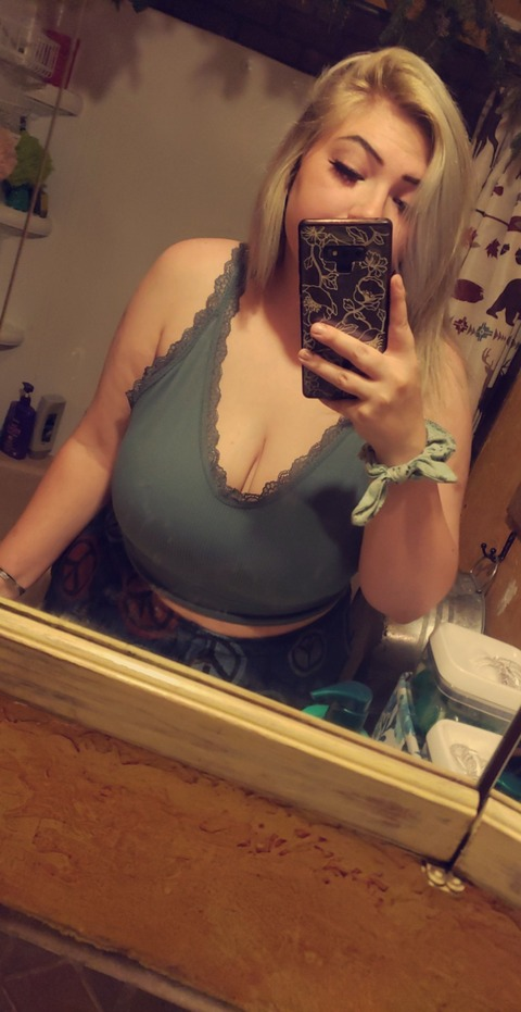 Cam @curvy12 cover picture