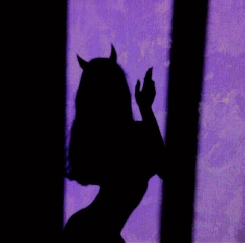 Pretty feet mommy @devilmumma cover picture