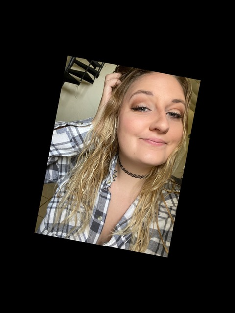 Diversion of Scarlett @diversionofscarlett cover picture