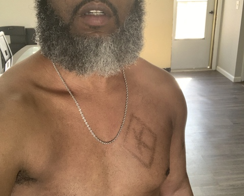 BeardDaddy @drenchmybeard cover picture