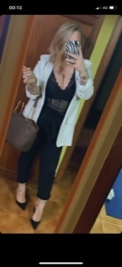 Ella @ella_2621 cover picture