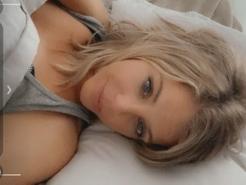 Elle_Ray @elle_ray cover picture