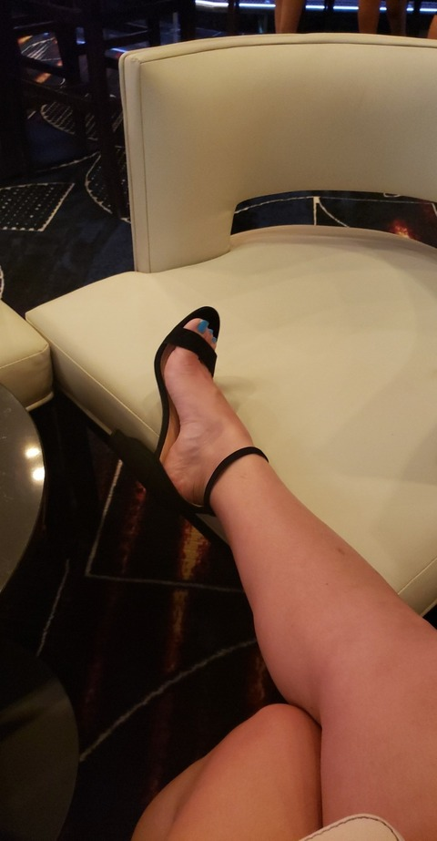 Elle Rise @ellerise cover picture