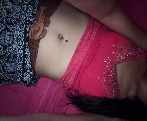 Elizabeth @elyzabethyaya cover picture