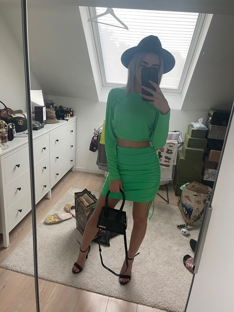 Eva N @evanatalia94 cover picture