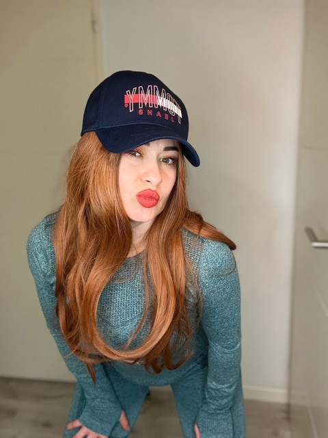 Eva @evaxxy cover picture