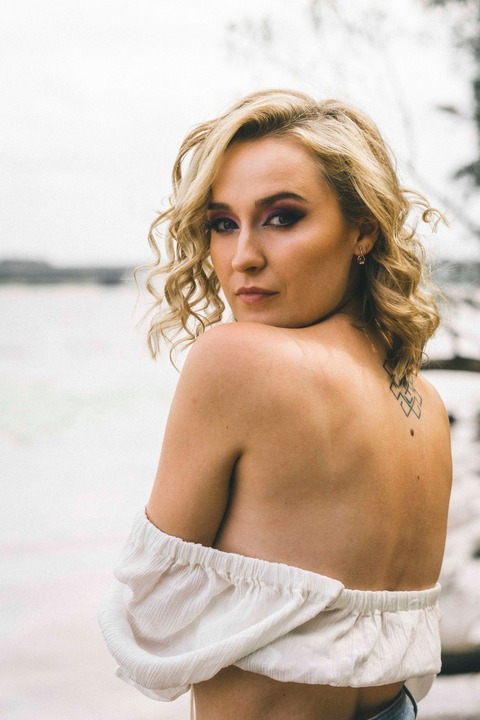 Eve @eve.blume cover picture