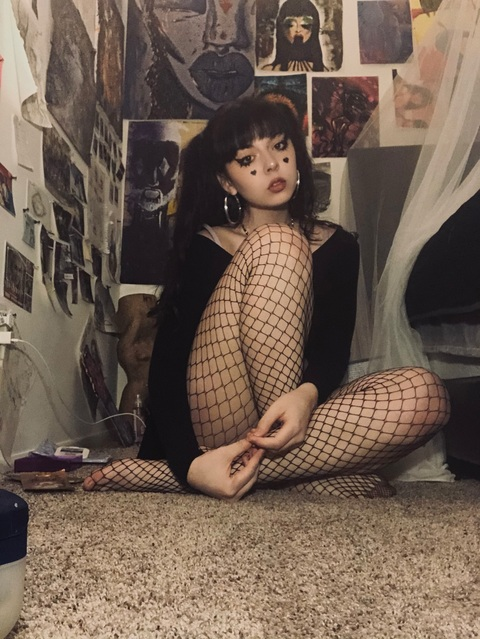 Ezzy @ezszy cover picture