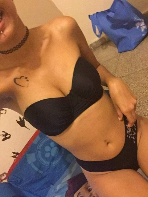😋😋 @flacaprieta cover picture