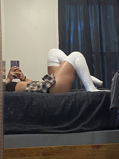 Savannah 🖤 @freakyslim420 cover picture