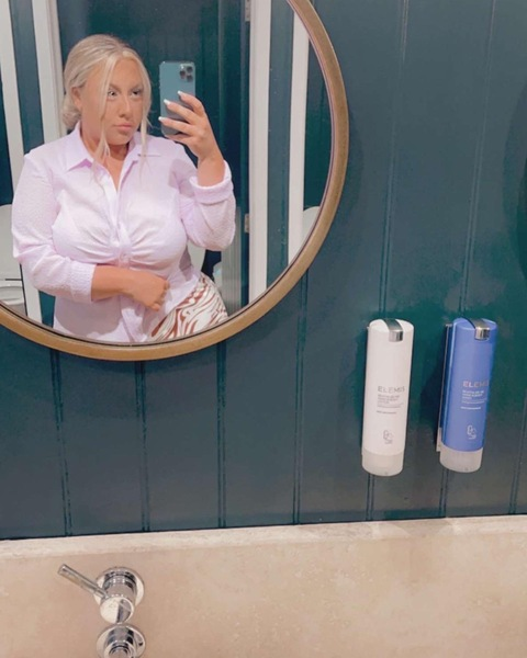 Georgia @georgiad22 cover picture