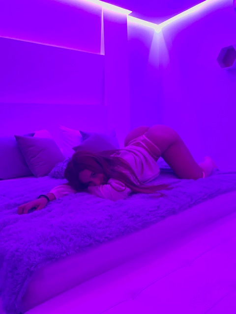 Gqueenoficial @gqueenofficial cover picture