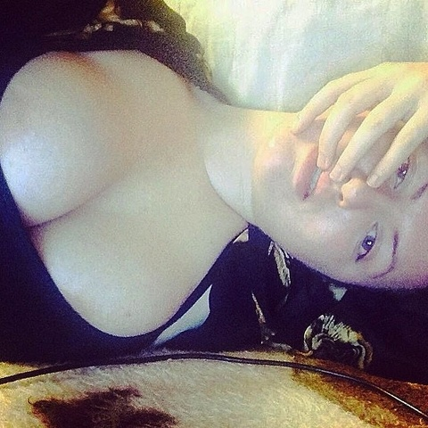 Melissa Stripelis @greekfreeeeks cover picture