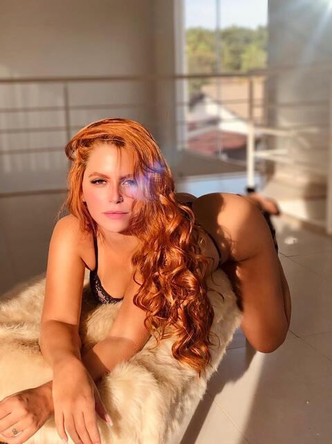 Heloísa Mendonça @helomendoncaa cover picture