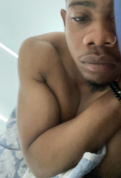 Zach @hotwivescrave cover picture