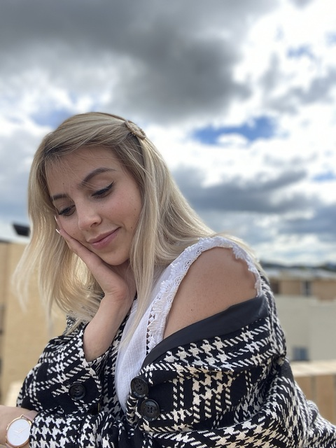 Alicia @imaliciawonder cover picture