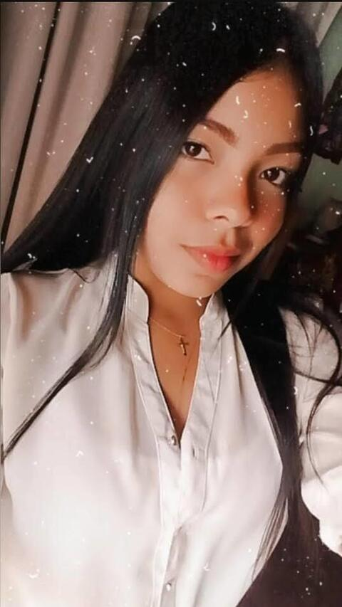 Isabel @isbll cover picture