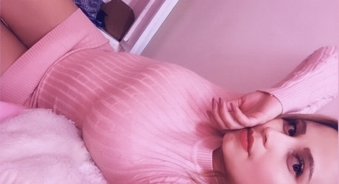 Leona @its_just_leona cover picture