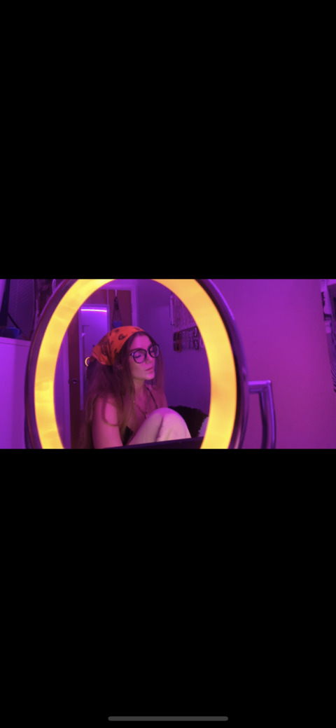 lexi @itslexi cover picture