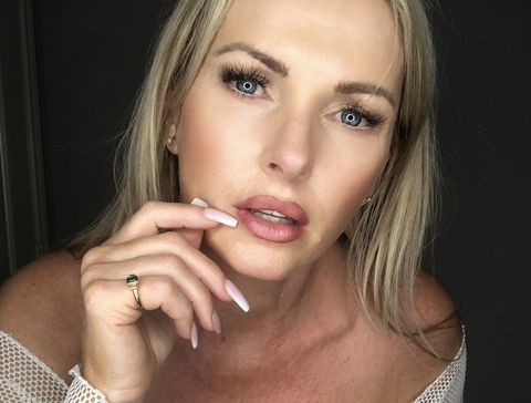 Johanna Hart @johannah2o cover picture