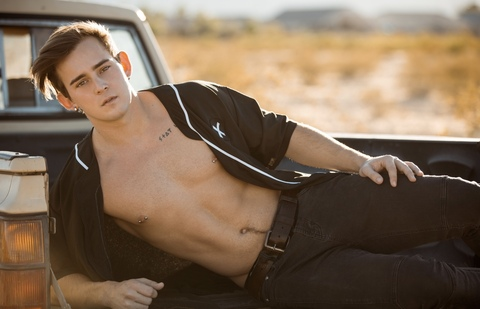 Josh Brady @joshbradyxxx cover picture