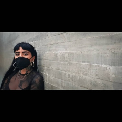 Karen Peña @karee.n cover picture