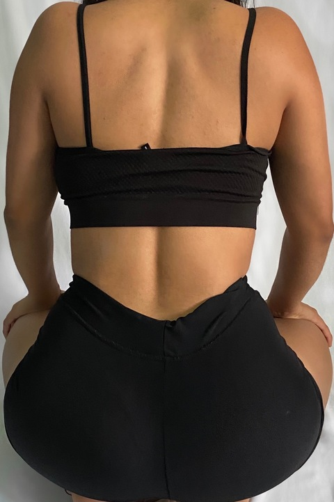 Karlita Ambani @karlita_ambani cover picture