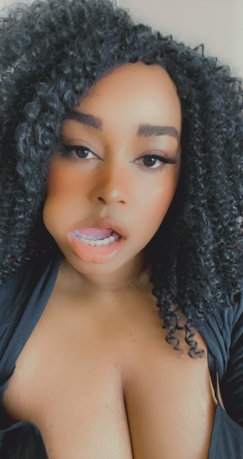 Kimber Rosee @kimberrosee cover picture