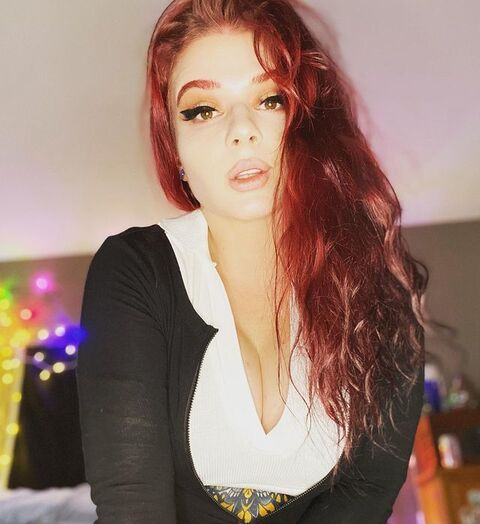 Kristhin Gomez @kristhin cover picture