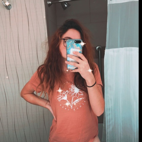 Claire @l1ttl3r3d cover picture