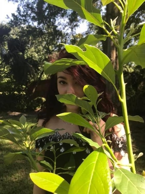 LA @larayne cover picture