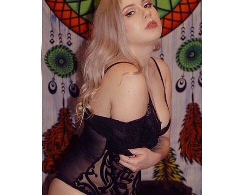 Larissa Garnier @larissagarnier cover picture