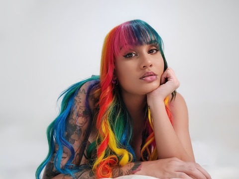 Larya Von @laryavon cover picture