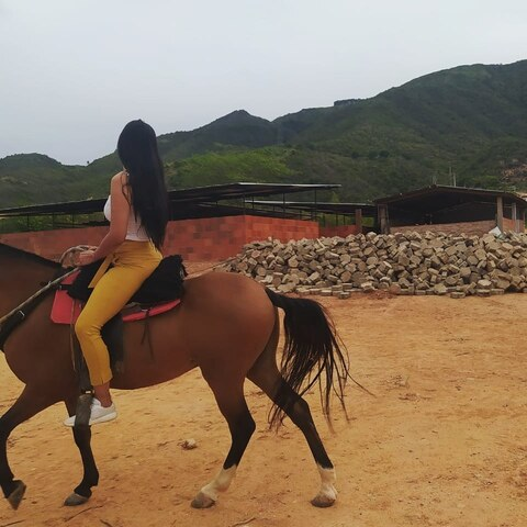 Laura Mendoza @laura3 cover picture